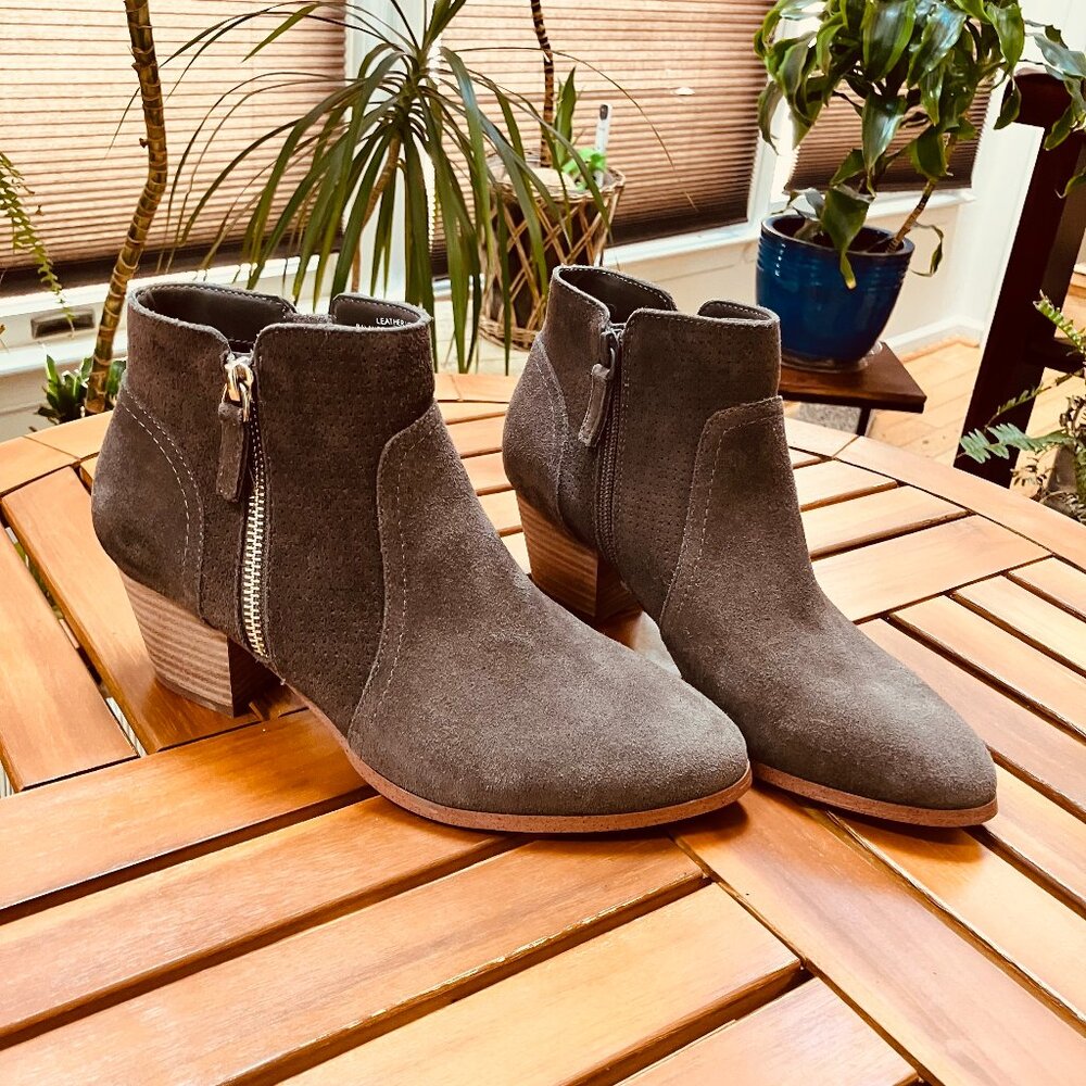 Violet & Red + CARLY Suede Zip Business Casual Ankle Bootie + Size 7